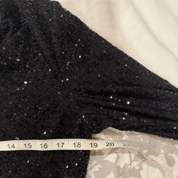 CeCe Semi Sheer Sequin Cowl Neck Blouse size Medium in Excellent Condition - Picture 6 of 9